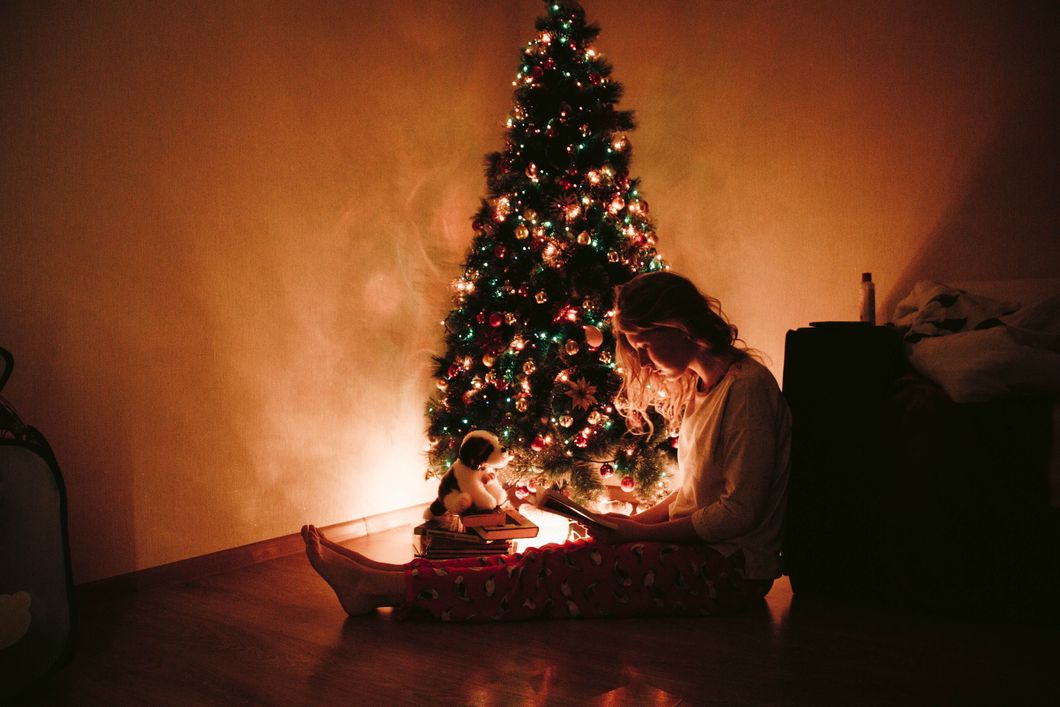 7 Mantras To Repeat This Holiday Season If You’re Dreading Being Single