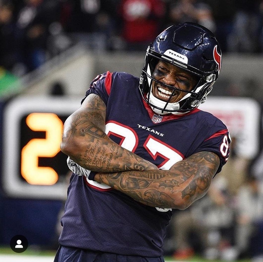 NFL Teams Risked Their Season By Trading In Teammates For Washed Up Veteran Players