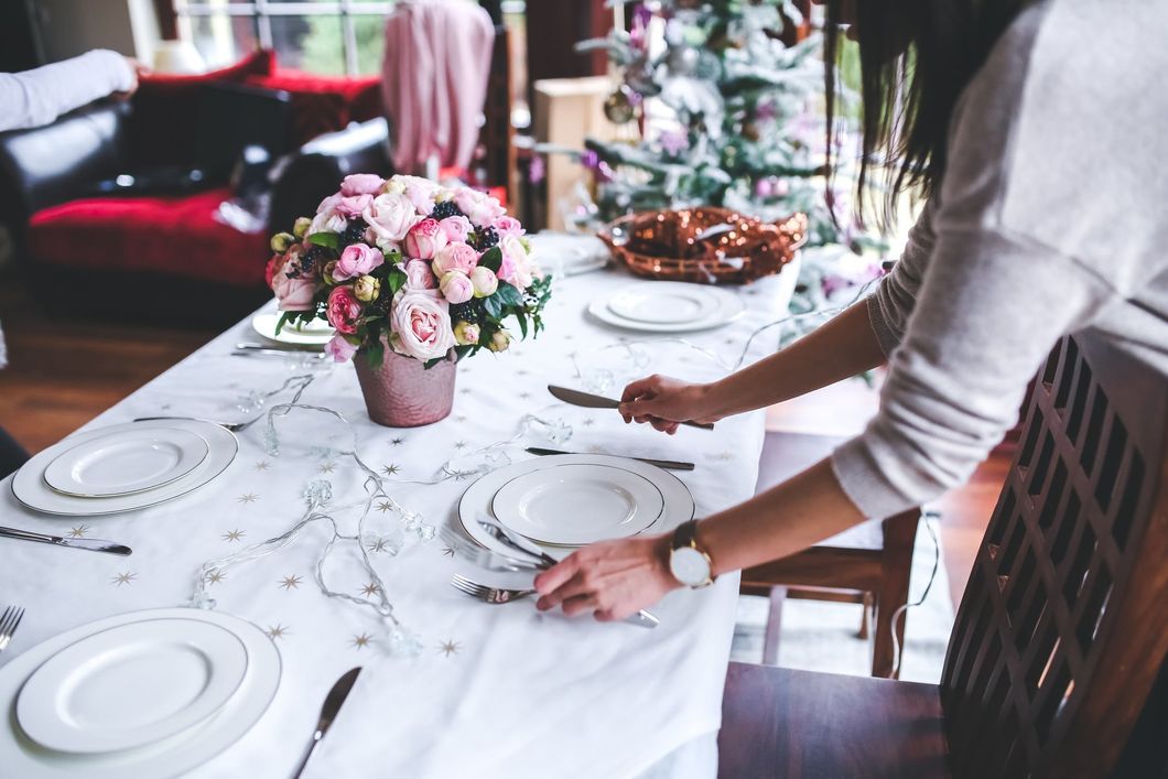 11 Pros And Cons Of Not Having A Close Family During The Holidays