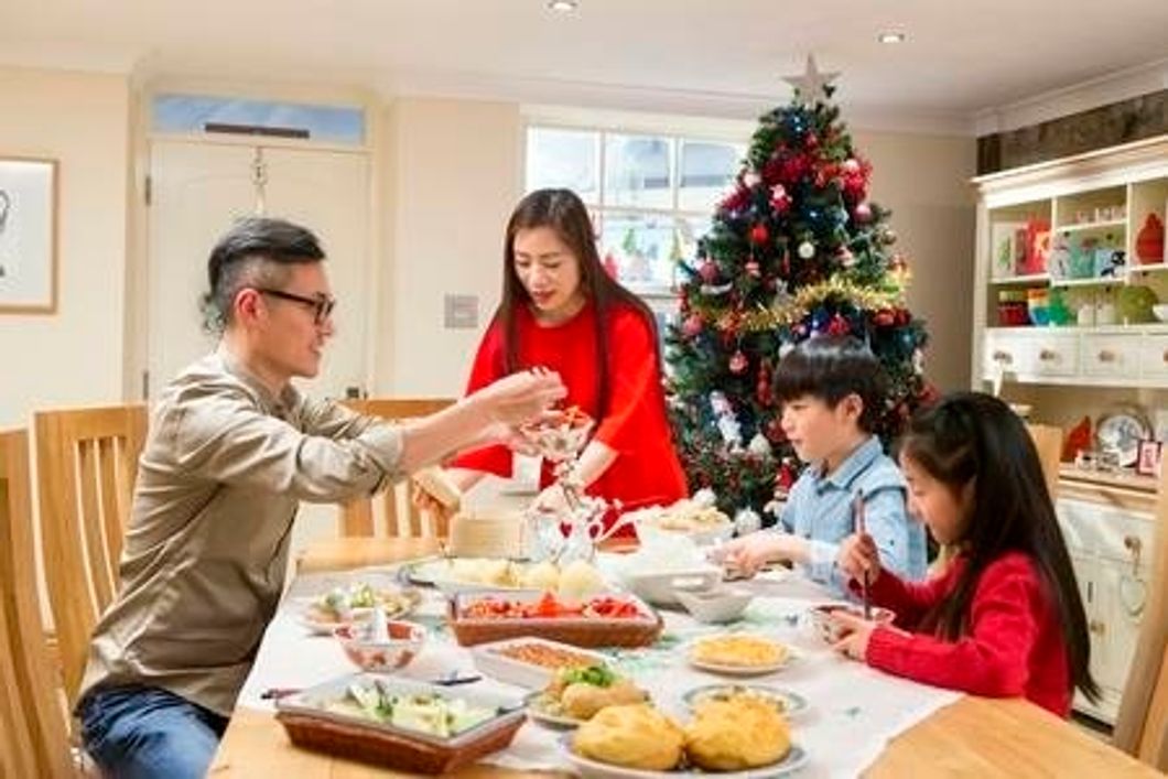 5 Things Every Asian American Knows to Be True About the Holidays