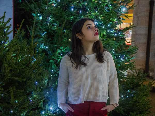 Hometown Tinder Is Every College Girl's Worst Nightmare When She's Home For The Holidays