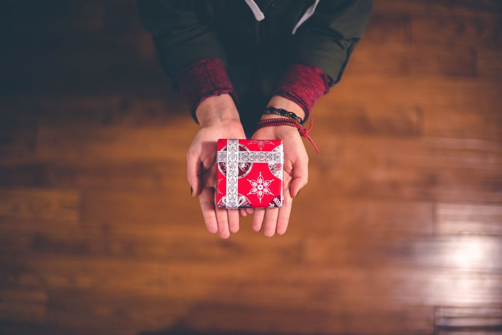 8 Gifts To Get Your Ex For Christmas If He's On Your Shitlist
