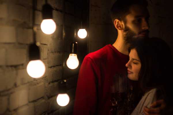 15 Winter Dates For Couples Who'd Rather Snuggle Indoors Than Step Foot Outside