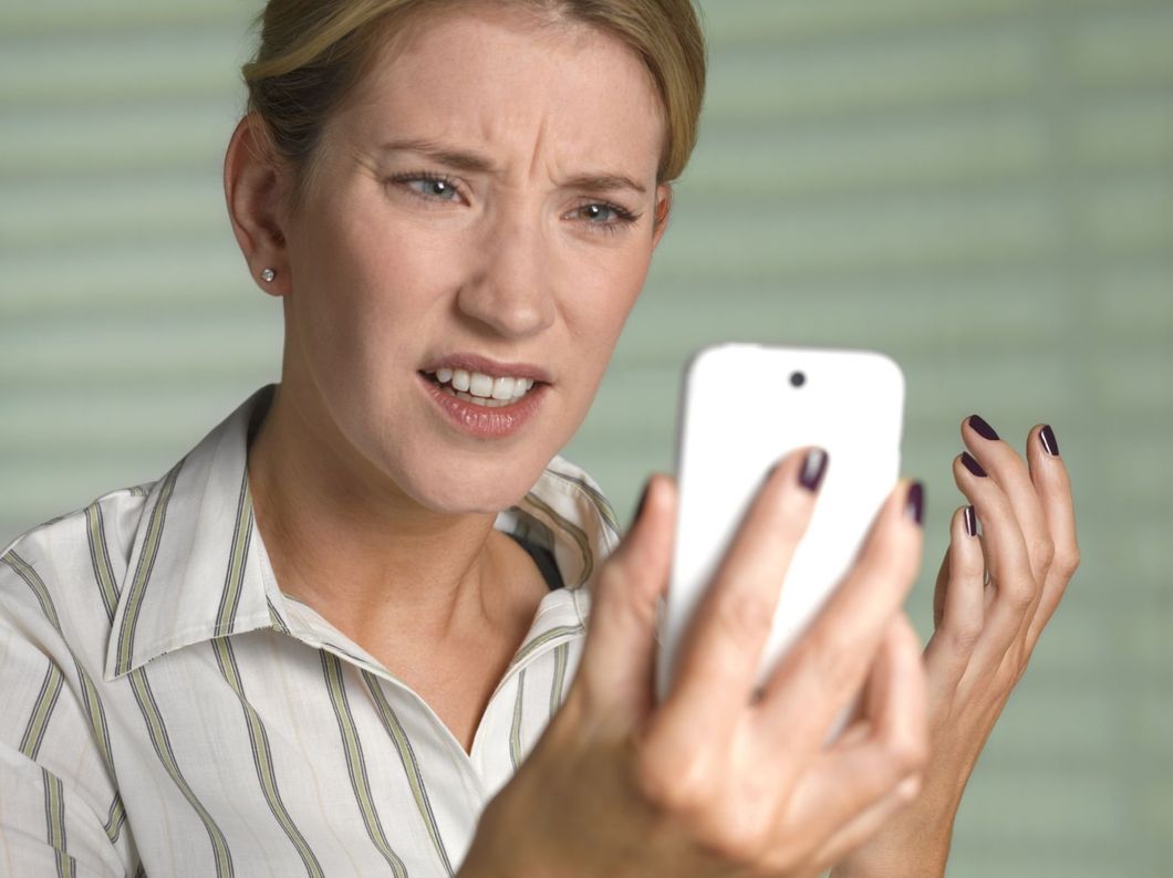 My Mom Is Totally Lost When It Comes To iPhone Culture And These 5 Things Prove It