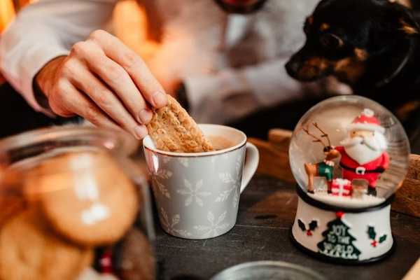 Here Are 10 'Santa-Approved' Christmas Cookies Perfect For Christmas Eve