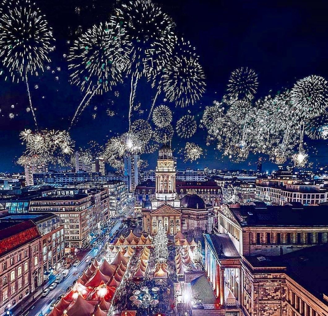 12 Ways New Year's Eve Is Celebrated Around The World, In Case You Don't Have Someone To Kiss At Midnight