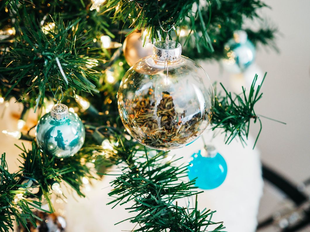 3 Christmas Ornaments You Can't Forget To Decorate A Tree