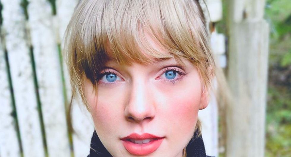 10 Taylor Swift Lyrics To Guide You In 2019, After You Pick The Bottles Up On New Year's Day