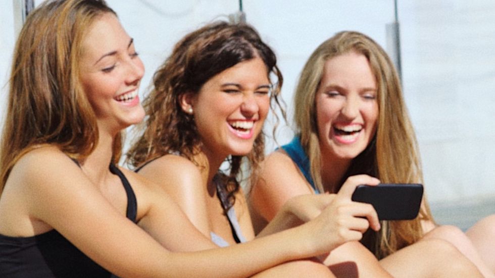 Fellas, These 8 Features On Your Dating Profile Will Make Any Girl Swipe Left