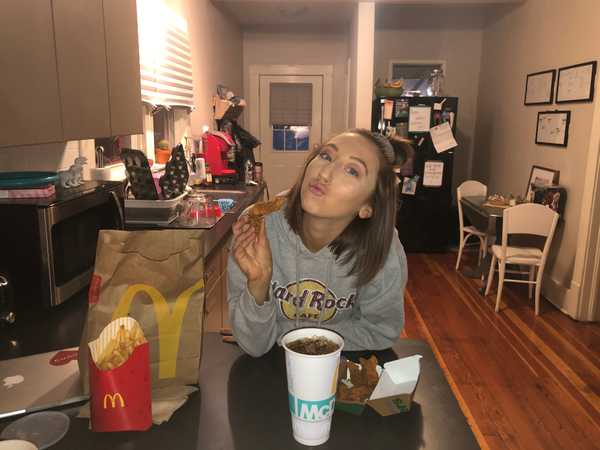 I Tried The Crazy Combo Of Chicken Tenders Dipped In Coke And Yeah, It's Worth The Sauce