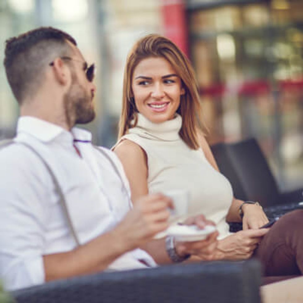 Why casual dating is better in college