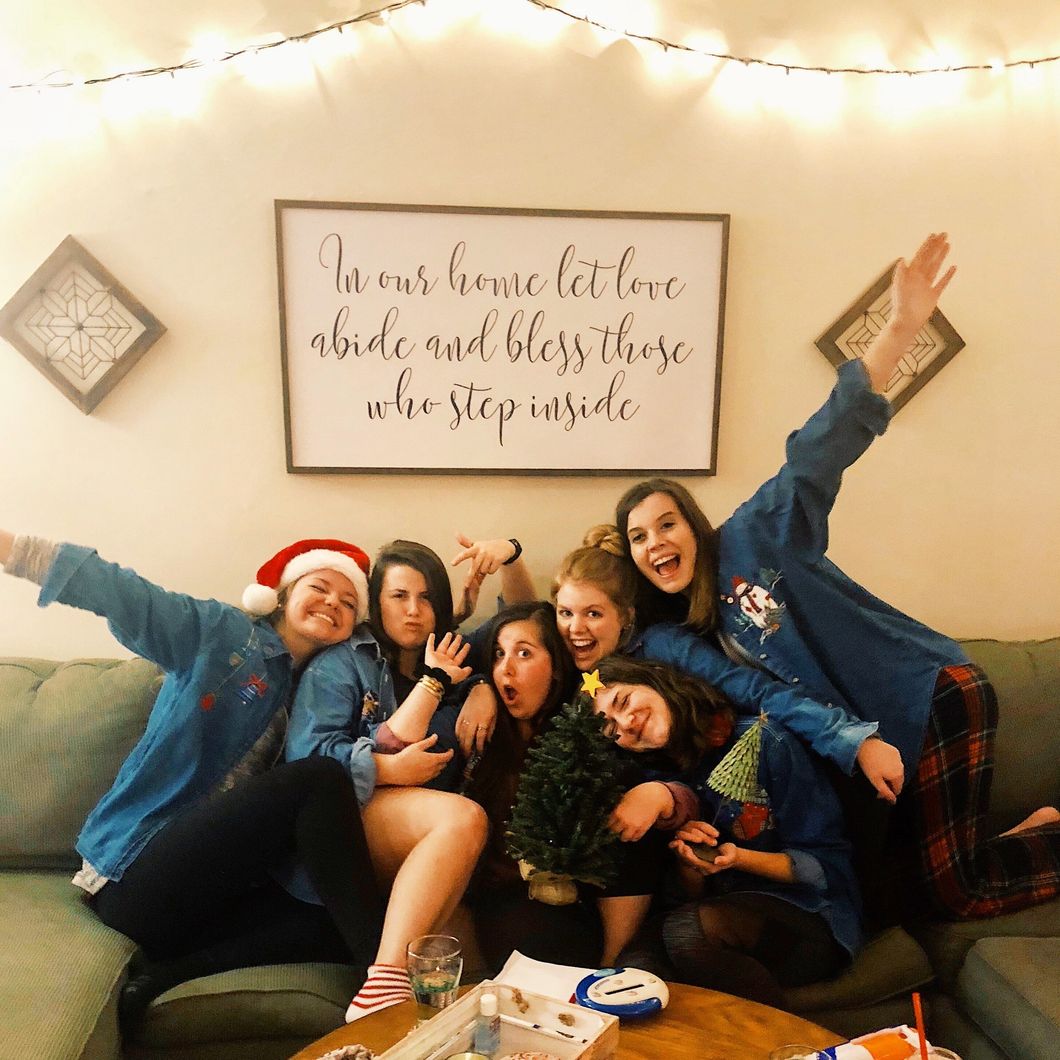 5 Things I've Learned From Living With 5 Other Girls