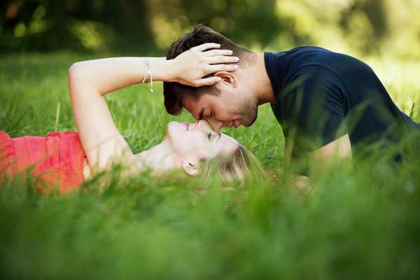 The Science Of How Long-Distance Relationships Can Actually Make The Heart Grow Fonder