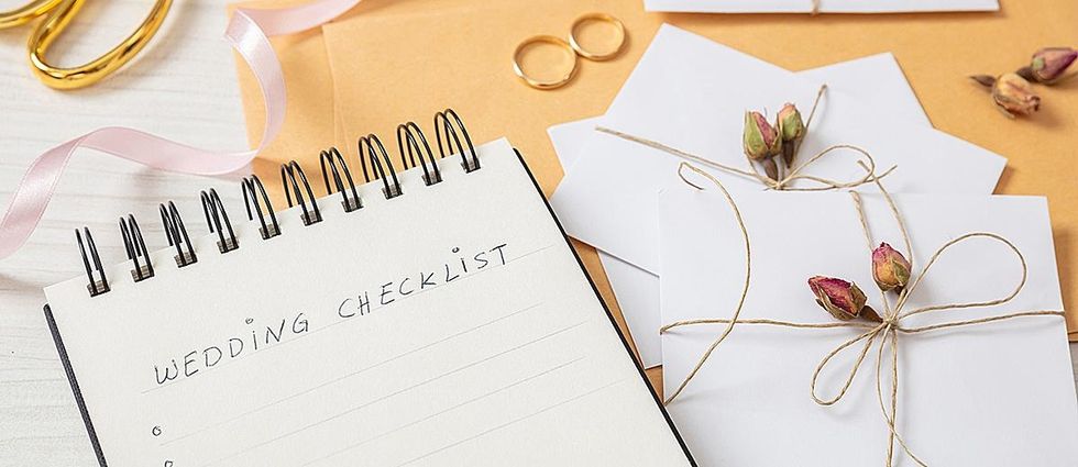 250 NEWLYWED GAME QUESTIONS FOR ANY CROWD