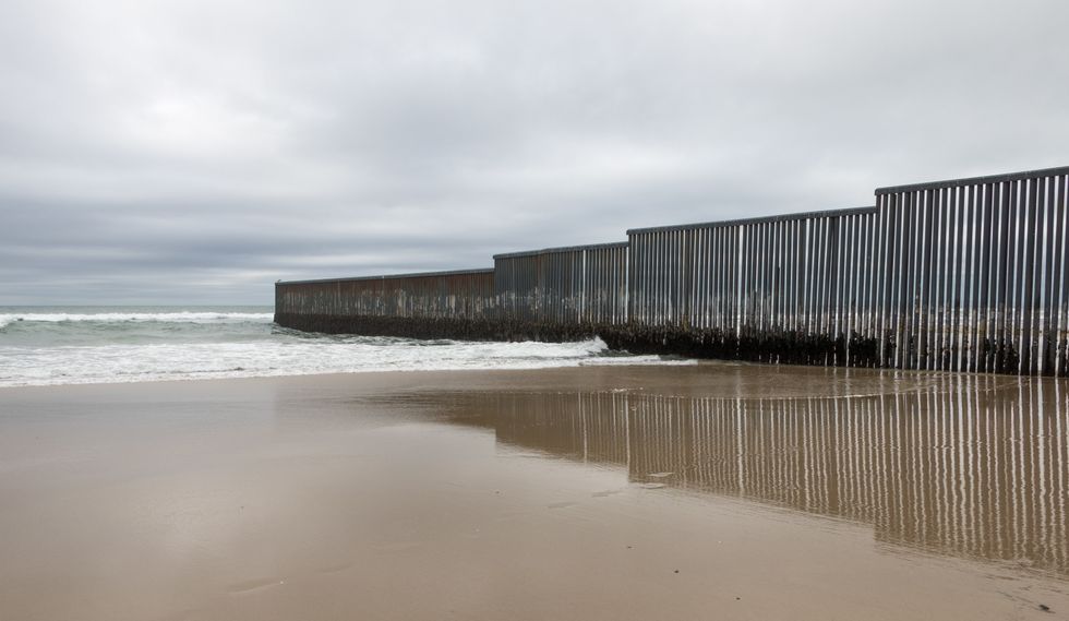 Trump’s Wall Could Be 100 Percent Effective If He’d Only Stretch It In All Directions