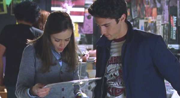 10 Valentine's Day Gift Ideas If The Girl You Love LOVES Books