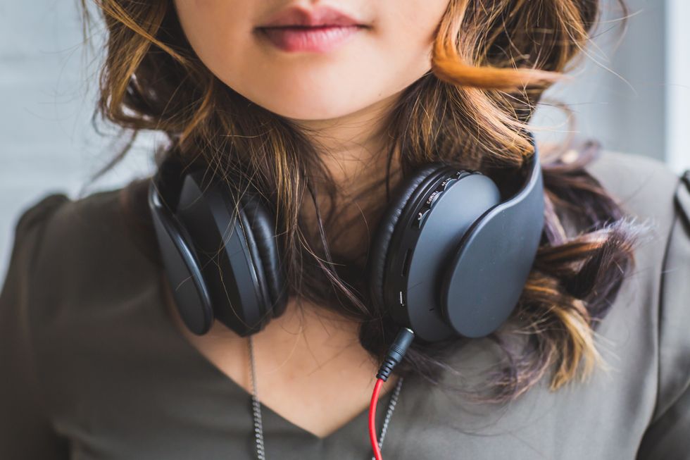 11 Thoughts You Have When You Forget Your Headphones