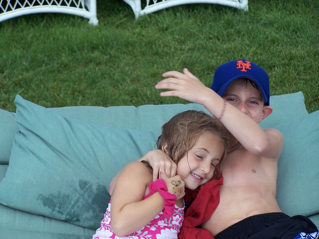 8 Signs That You Grew Up With An Older Brother