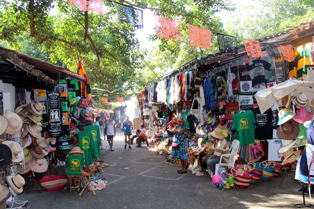 7 Thrifty Reasons You Should Shop At Flea Markets