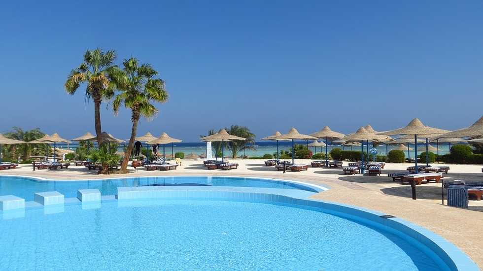 Working At A Hotel Pool Has Caused Me To Completely Lose Faith In The Human Race