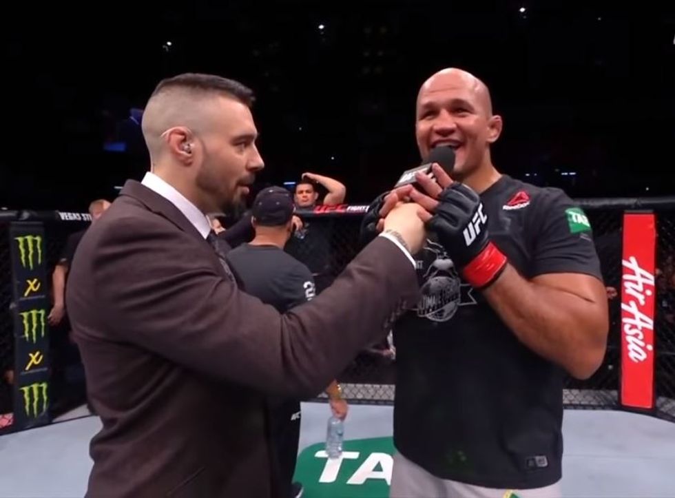 Dos Santos Vs Lewis: Knockout Kings Collide