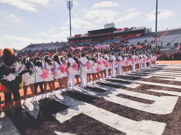 10 Life-Changing Reasons You Should Cheer In College