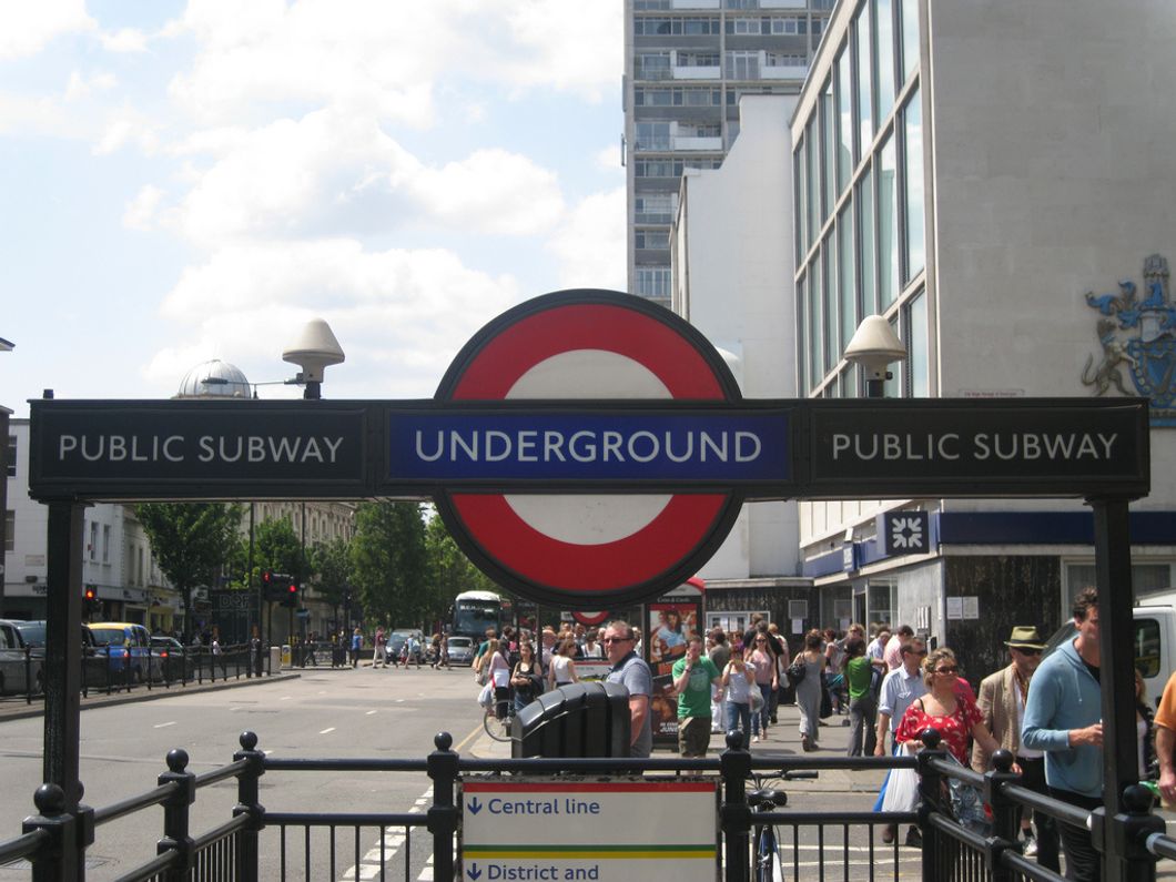 10 Thoughts Every American Has Probably Had While Taking The London Tube