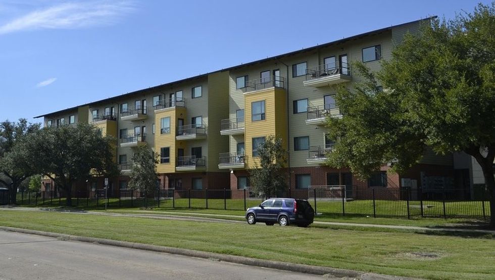 20 People You Come Across In Your Apartment Complex— Thank GOD None Of Them Are Your Roomies