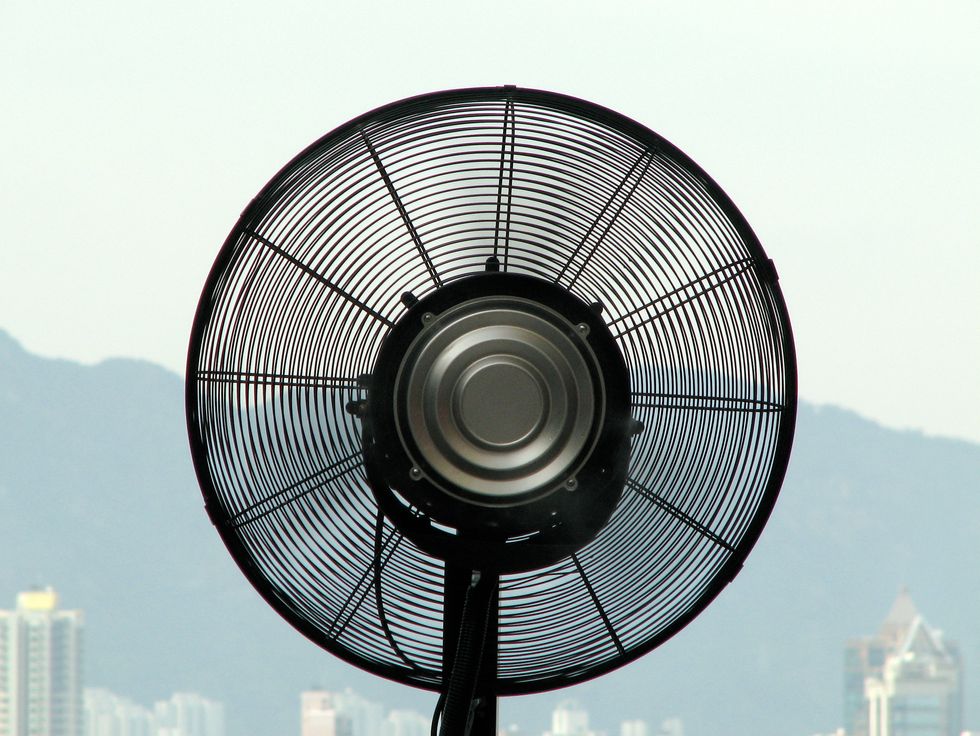 There Are 6 Things You Know All Too Well If You Sleep With A Fan On