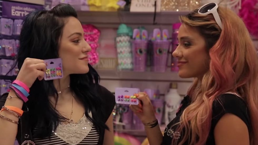 10 Horrible Fashion Trends From Our Middle School Days