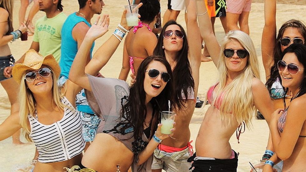 22 Thoughts College Students Have Getting Ready For A Litty Spring Break Trip