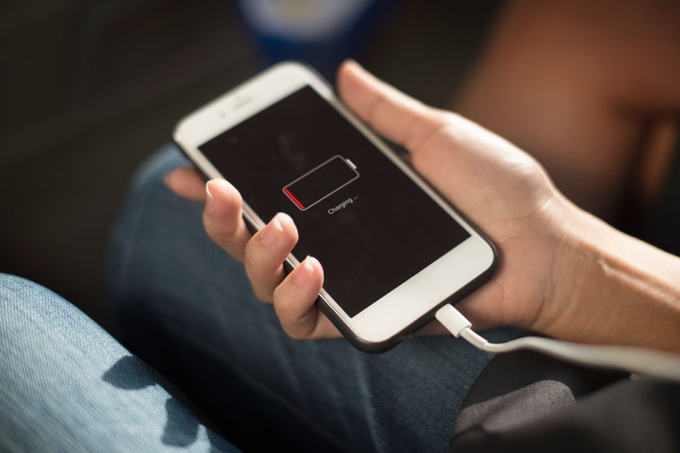 8 Tips To Make Your Phone Battery Last Longer And Maintain Its Health