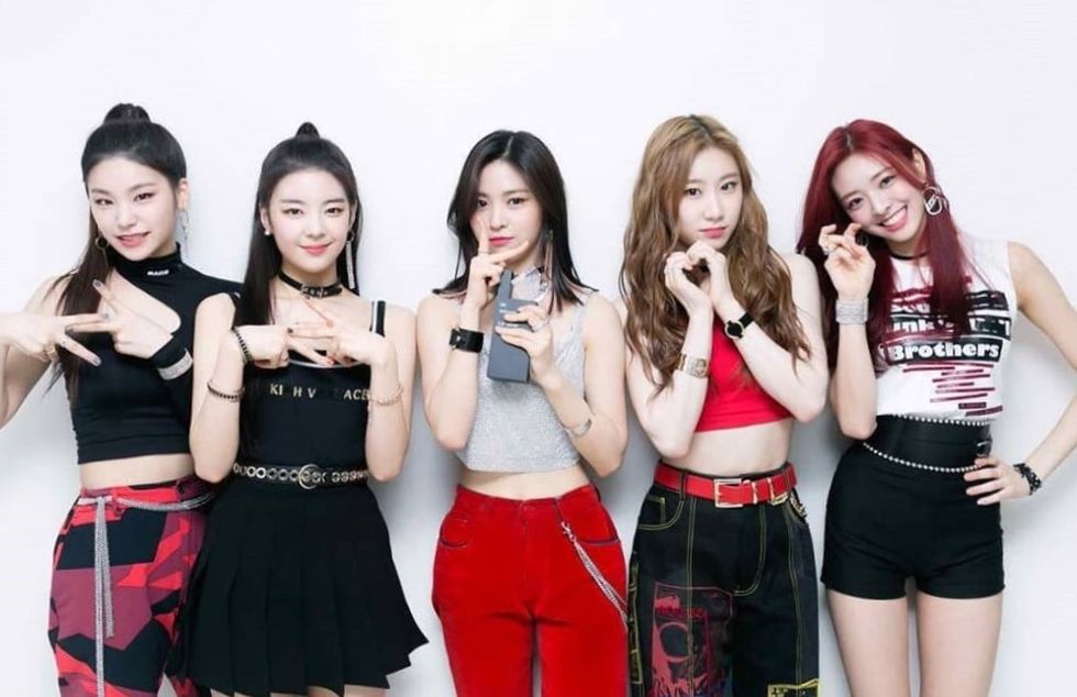 7 Reasons Why I Believe TXT And ITZY Are Connected