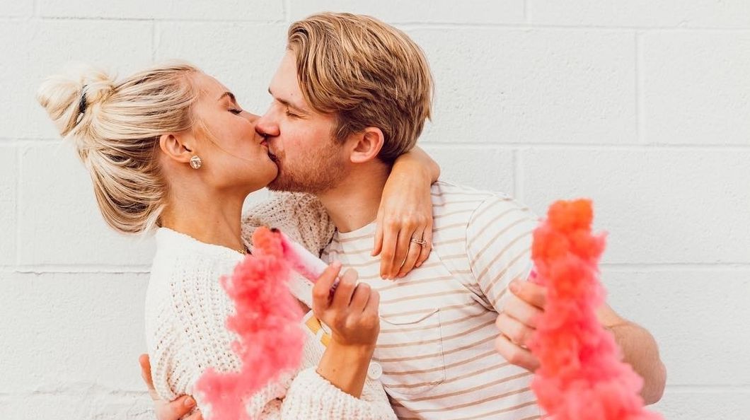15 Adorable Gender Reveals That Will Make Your Baby Fever Reach An All Time High