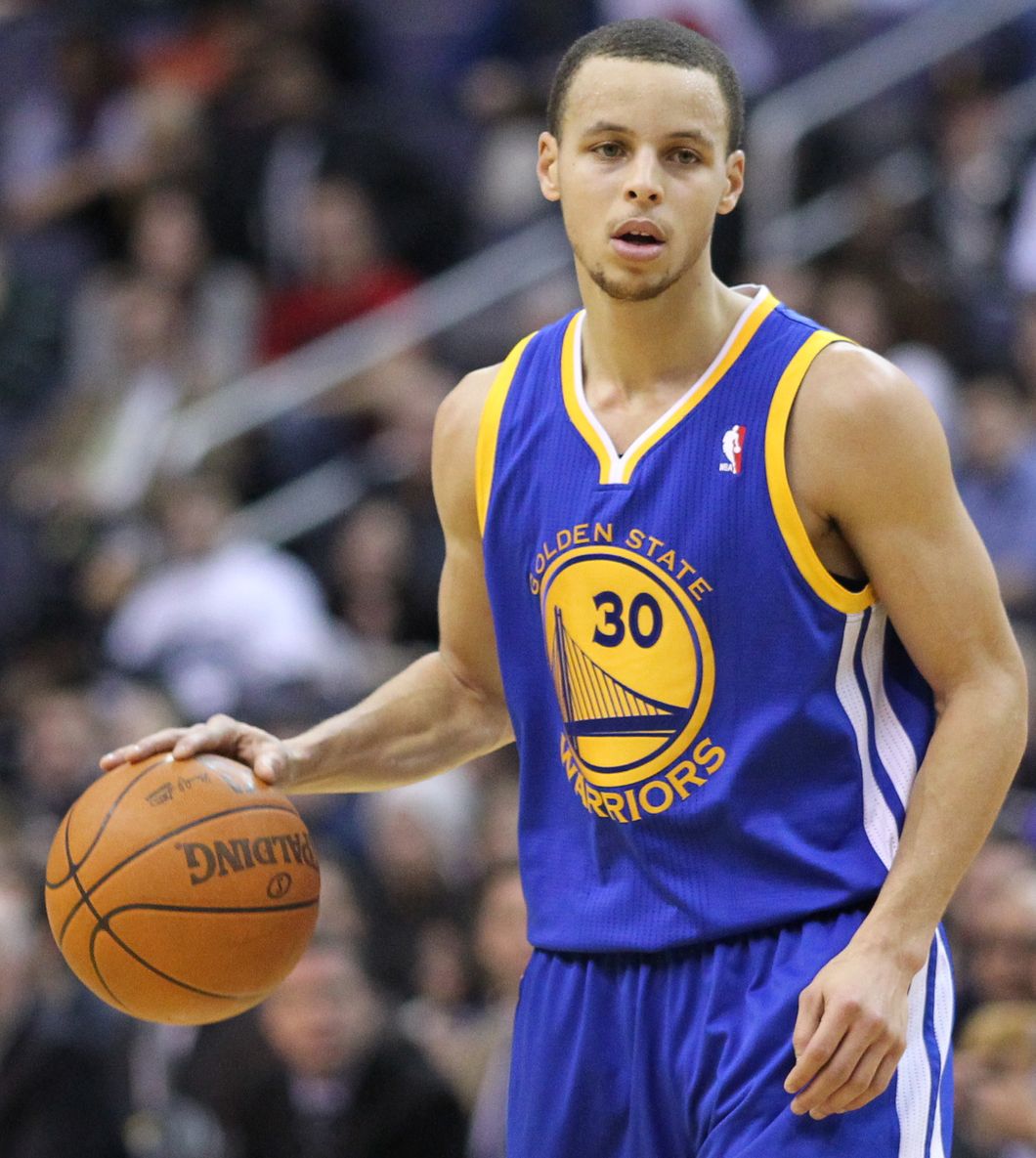 Stephen Curry Breaks And Extends Personal Record of Most Consecutive Games With Five or More 3's Made