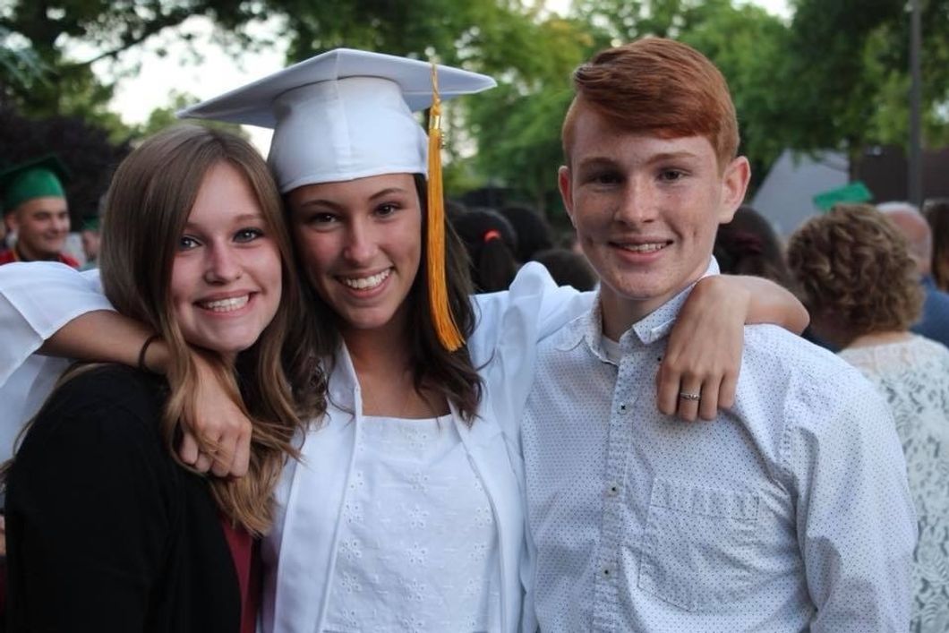 9 Signs You're The Middle Child