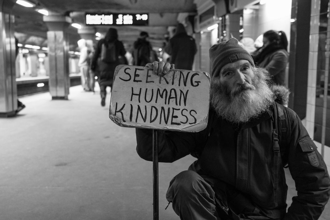 7 Acts Of Kindness To Remind You That The World Isn't So Bad After All