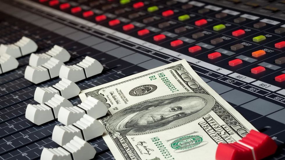 10 steps to make money with the music