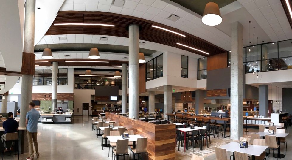 5 Tips to Stay Healthy in College with a 24 Hour Access Dining Hall