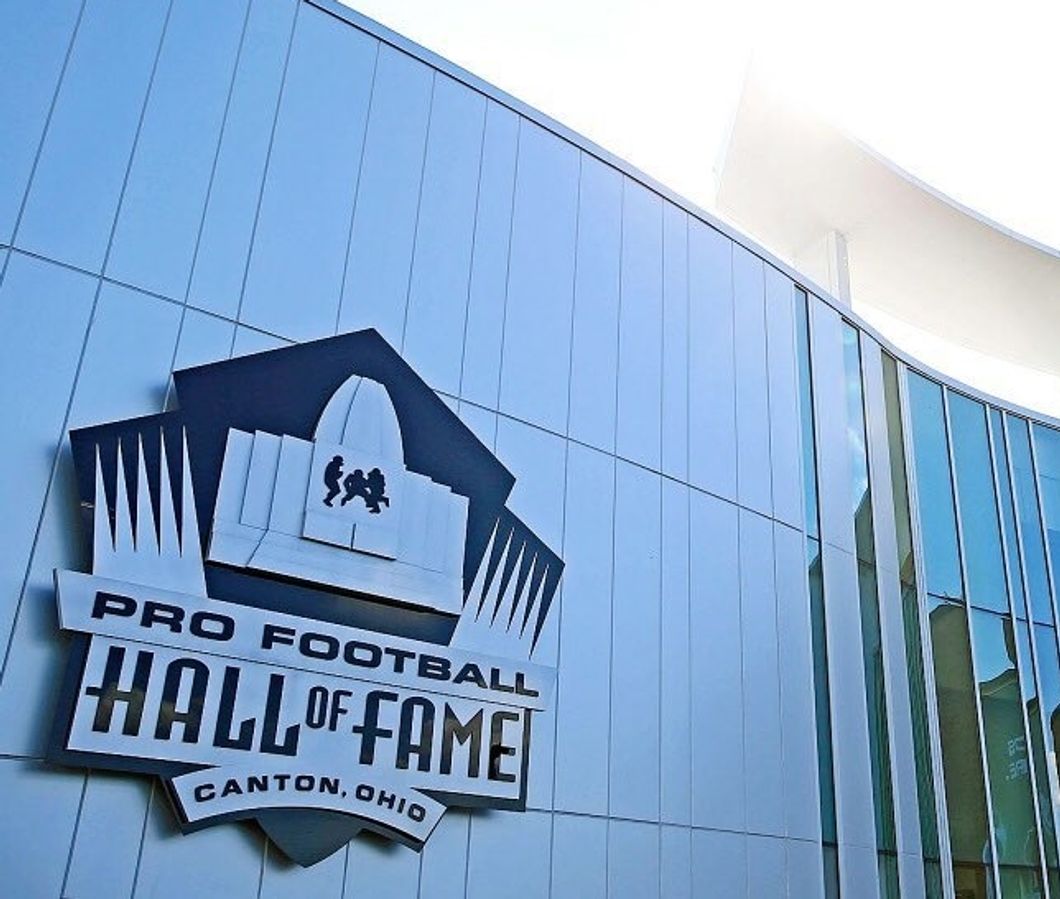 12 Players Who Should Be In The Pro Football Hall of Fame