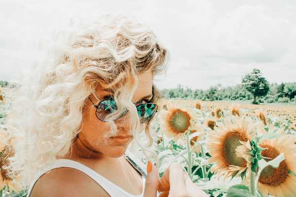 To The Guy Who Treats His Girlfriend Like An Option, Remember She Doesn't NEED You, She Chose You