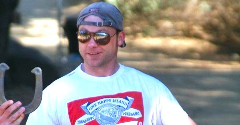 15 Thoughts Every College Girl Has When Chad From Beta Apple Pie Hits Her Up At 1:00 AM