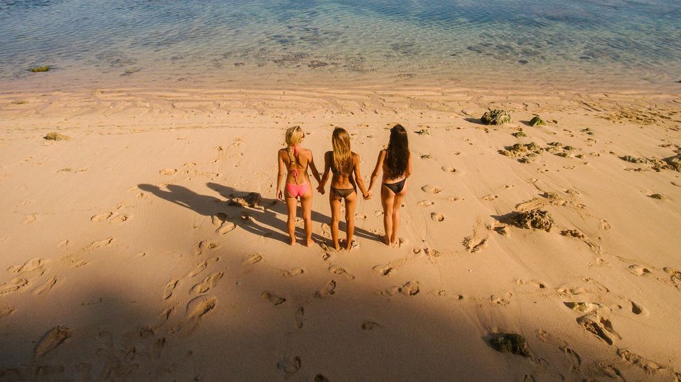 Why And When It's OK To Move On From Your Old Friends