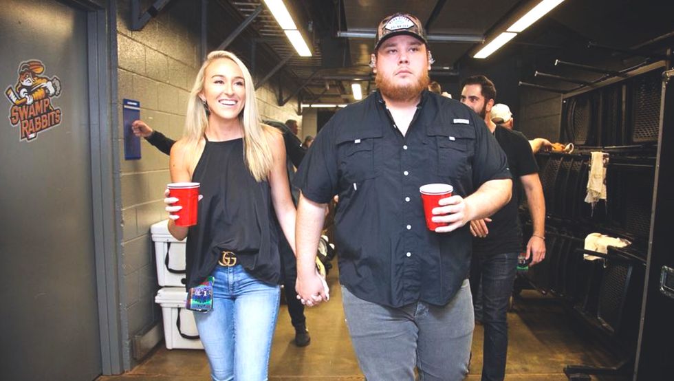 12 Things To Know Before Dating A Girl Who Loves Country Singers More Than She Loves You