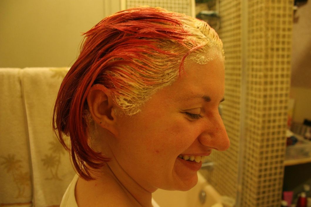 15 Thoughts You Have While Bleaching Your Hair At Home