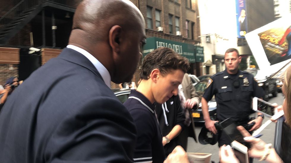 I hate the Paparazzi