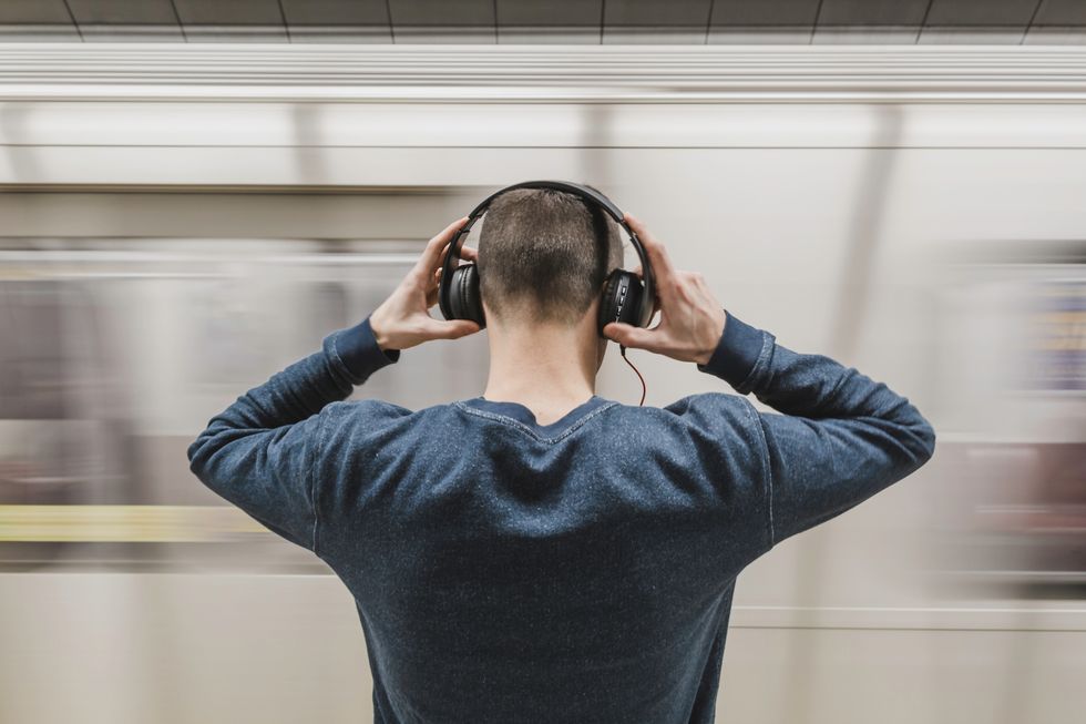 The 9 Best Podcasts To Listen To During Your Commute