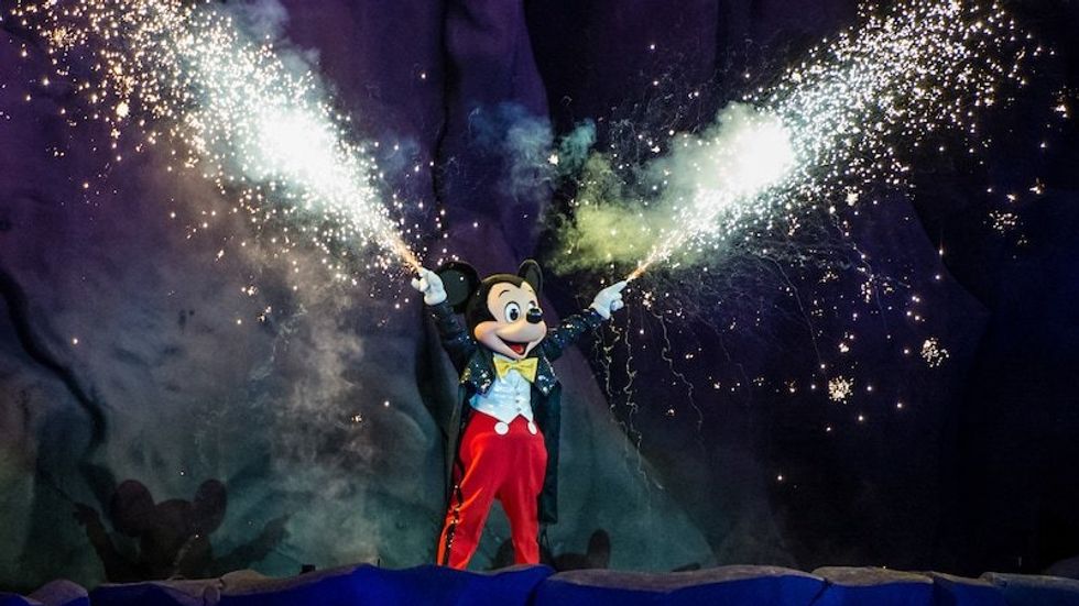 10 Must-See Shows In Disney World To Watch When Your Feet Hurt