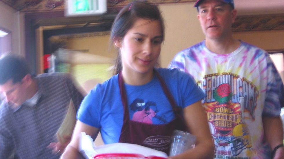 15 Reasons You Need To Tip Your Server AT LEAST 15%