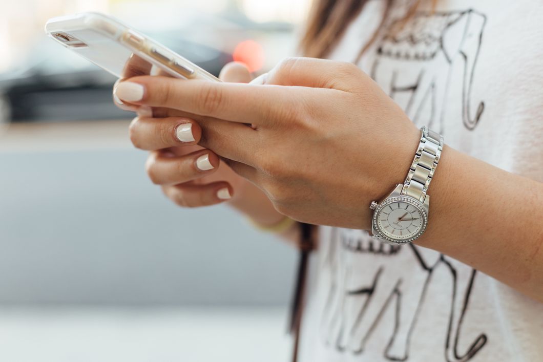 If You're Constantly Glued To Your Phone, A Social Media Cleanse Might Be Good For You